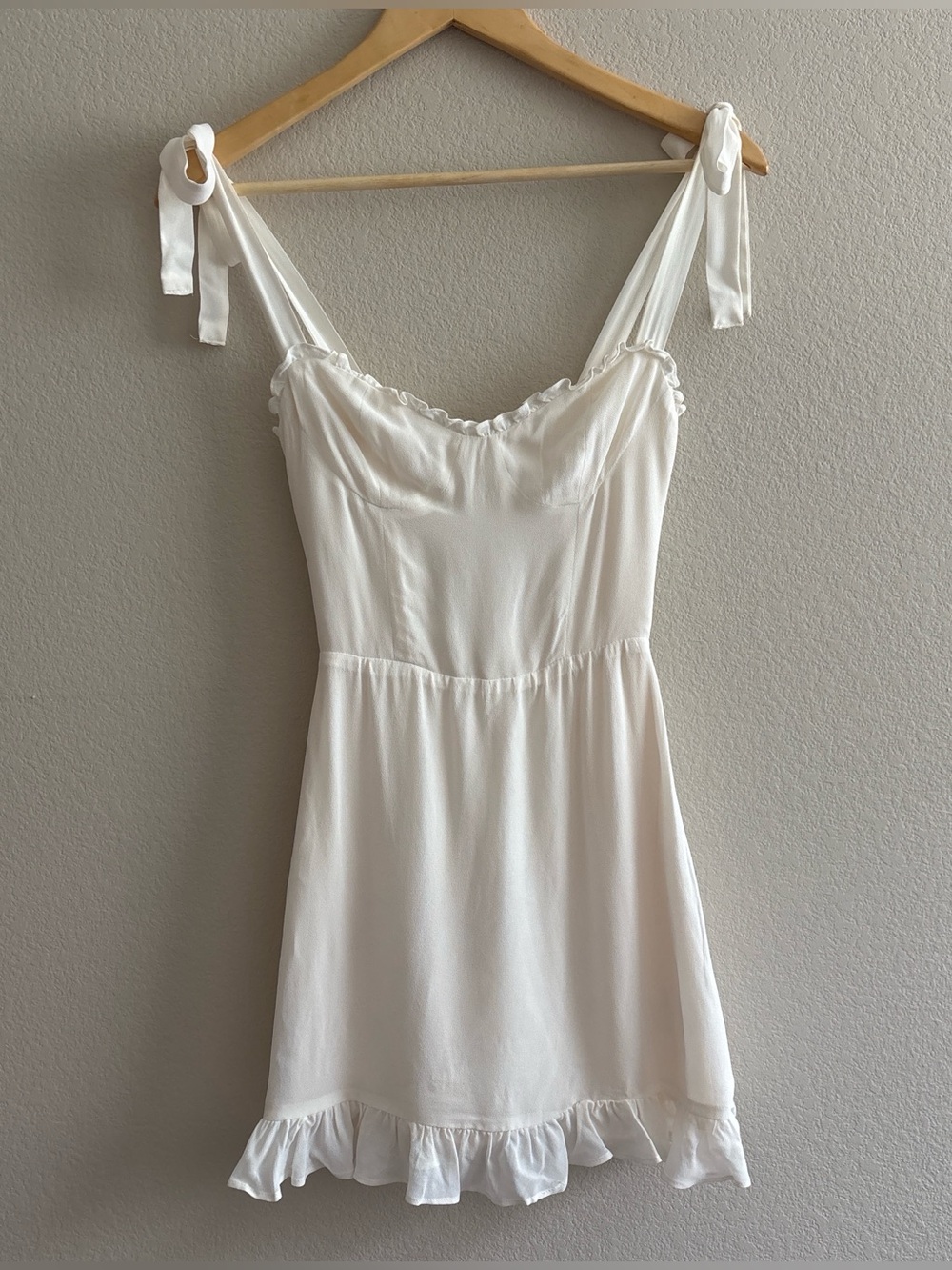 Reformation NWOT Size 00 White babydoll dress with ruffle hem and tie straps